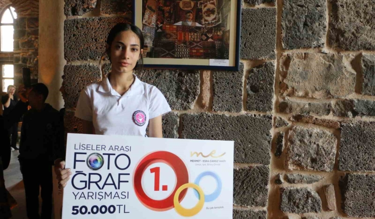 diyarbakirda-sanatla-bulusan-genc-yetenekler-odullerini-aldi-jwE86n1Z.jpg