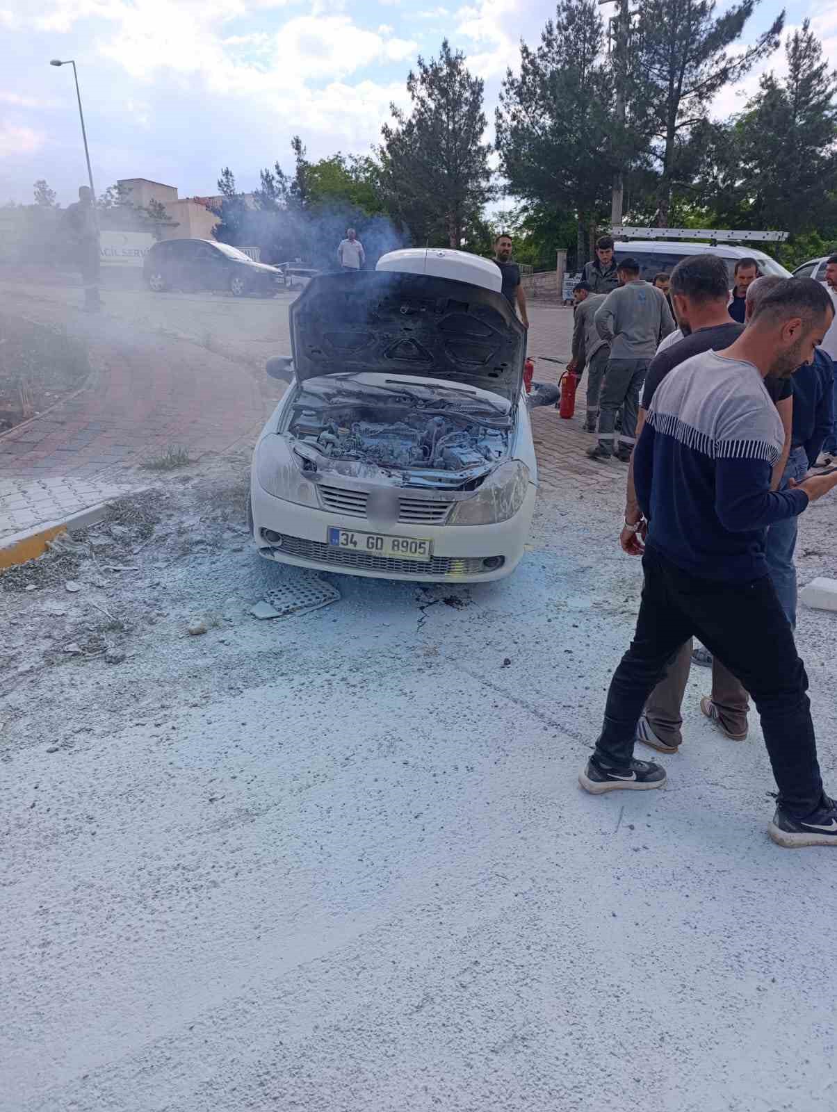 diyarbakirda seyir halindeki arac alevlere teslim oldu 1 E6jES6lQ