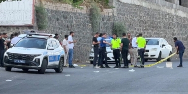 diyarbakirda-seyir-halindeki-araca-silahli-saldiri-1-agir-yarali-TVhTJMri.jpg