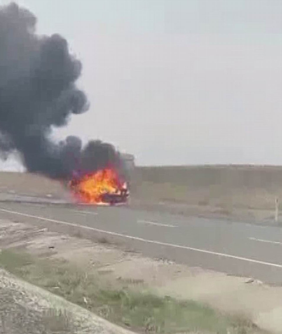 diyarbakirda seyir halindeki otomobil alev topuna dondu 0 CObb4Pr1