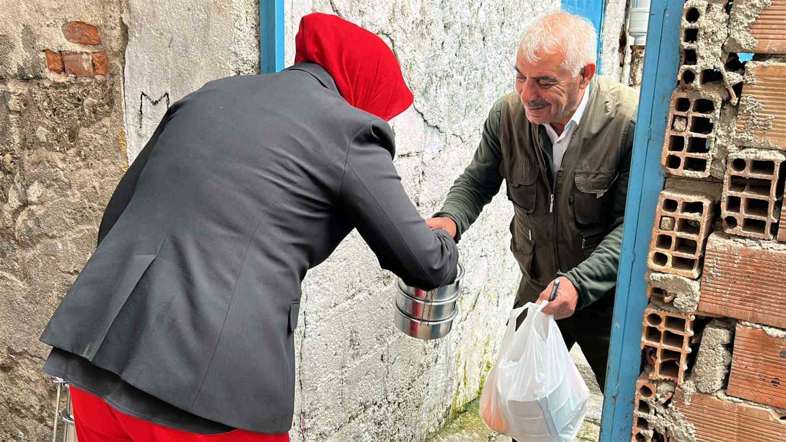 diyarbakirda sicak yemek destegi ihtiyac sahiplerine umut oluyor 3 DbpjCtP7