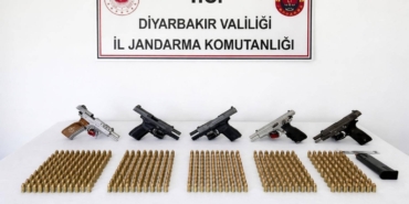 diyarbakirda-silah-kacakciligi-operasyonu-vxGAEVaF.jpg