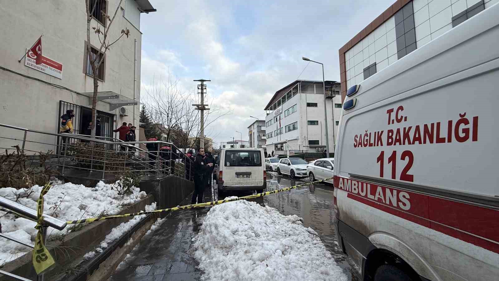 diyarbakirda silahli saldiri 1 olu 1 yarali 1 HfZrW51t