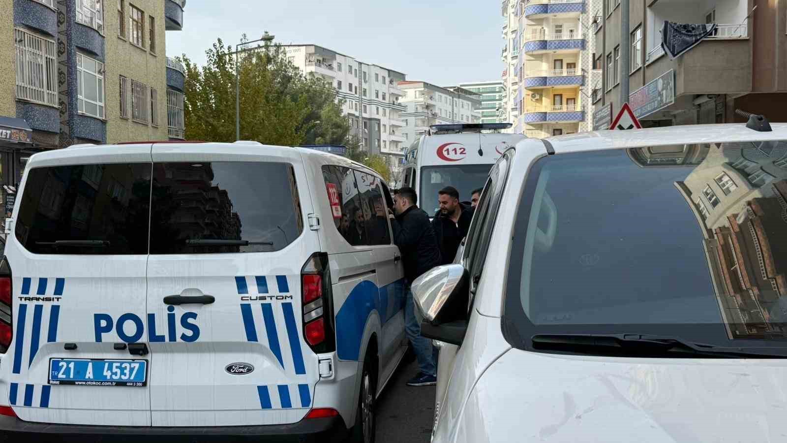 diyarbakirda sinir krizi geciren anne 2 aylik bebegini pencereden atti 4 aO7H6bMC