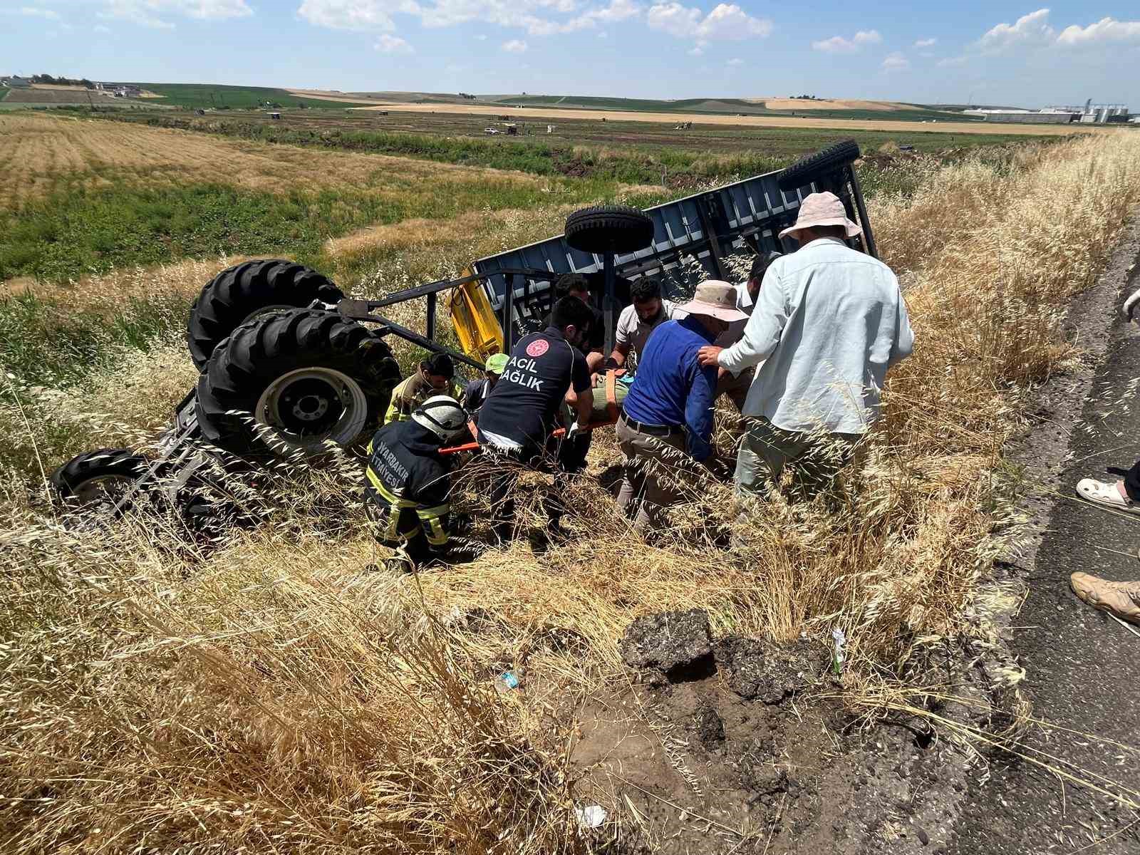Diyarbakır’da takla atan traktörün altında kalan sürücüsü yaralandı 4 diyarbakirda takla atan traktorun altinda kalan surucusu yaralandi 0 UkY9NGMv