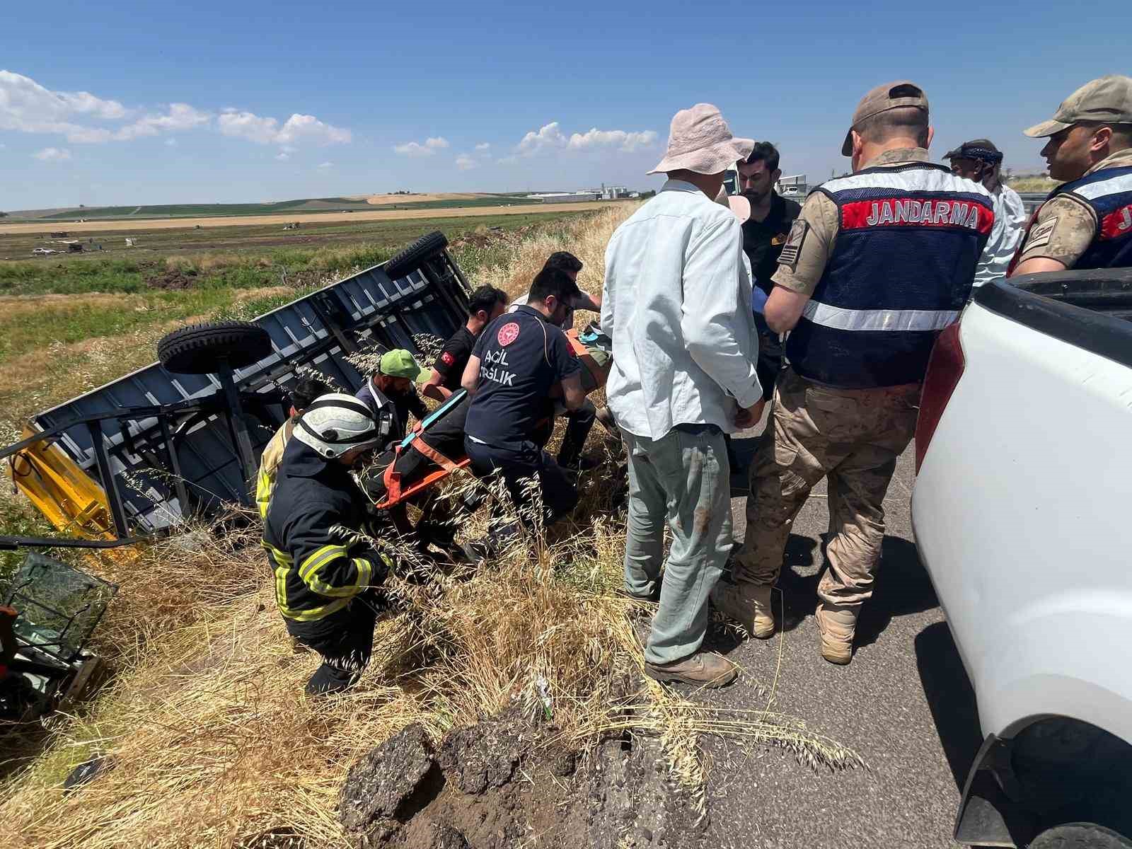 Diyarbakır’da takla atan traktörün altında kalan sürücüsü yaralandı 5 diyarbakirda takla atan traktorun altinda kalan surucusu yaralandi 1 yMvqyVzk