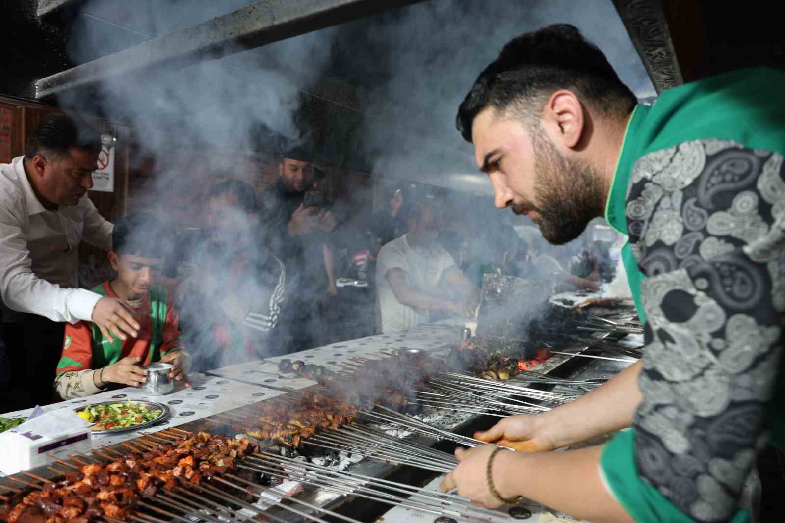 diyarbakirda taraftara 121 porsiyon ciger 5 liradan verildi 5 5ApeQzXg