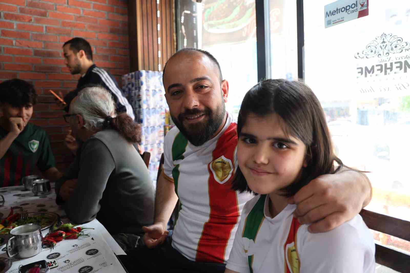 diyarbakirda taraftara 121 porsiyon ciger 5 liradan verildi 6 pGRR7bCZ