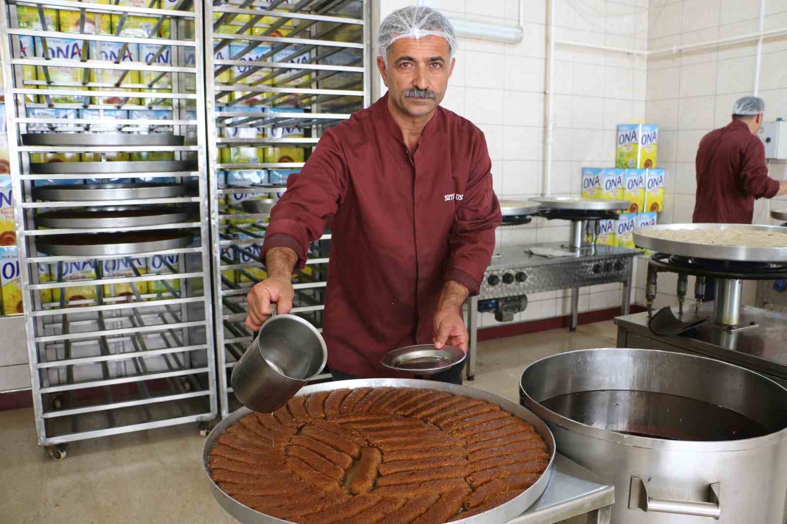 diyarbakirda tatlicilarin bayram mesaisi 7 YQhI53G2