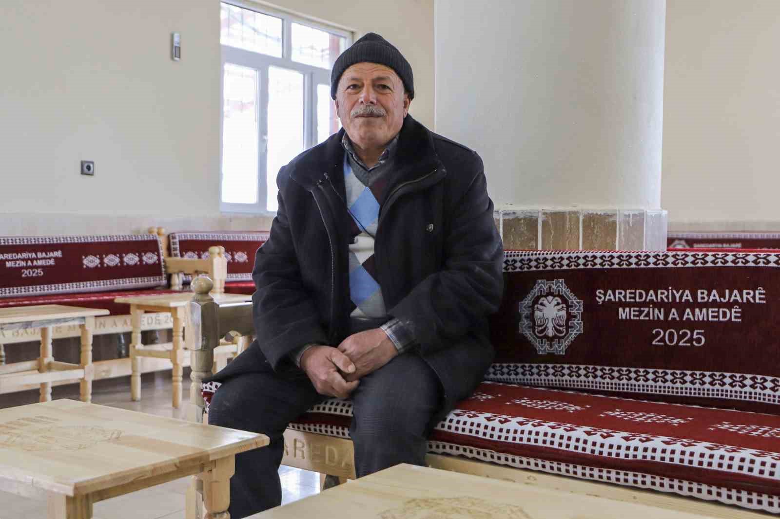 Diyarbakır’da taziye evlerine 732 sedir ve bin 464 sehpa ücretsiz dağıtıldı 6 diyarbakirda taziye evlerine 732 sedir ve bin 464 sehpa ucretsiz dagitildi 2 ckFgzHKu