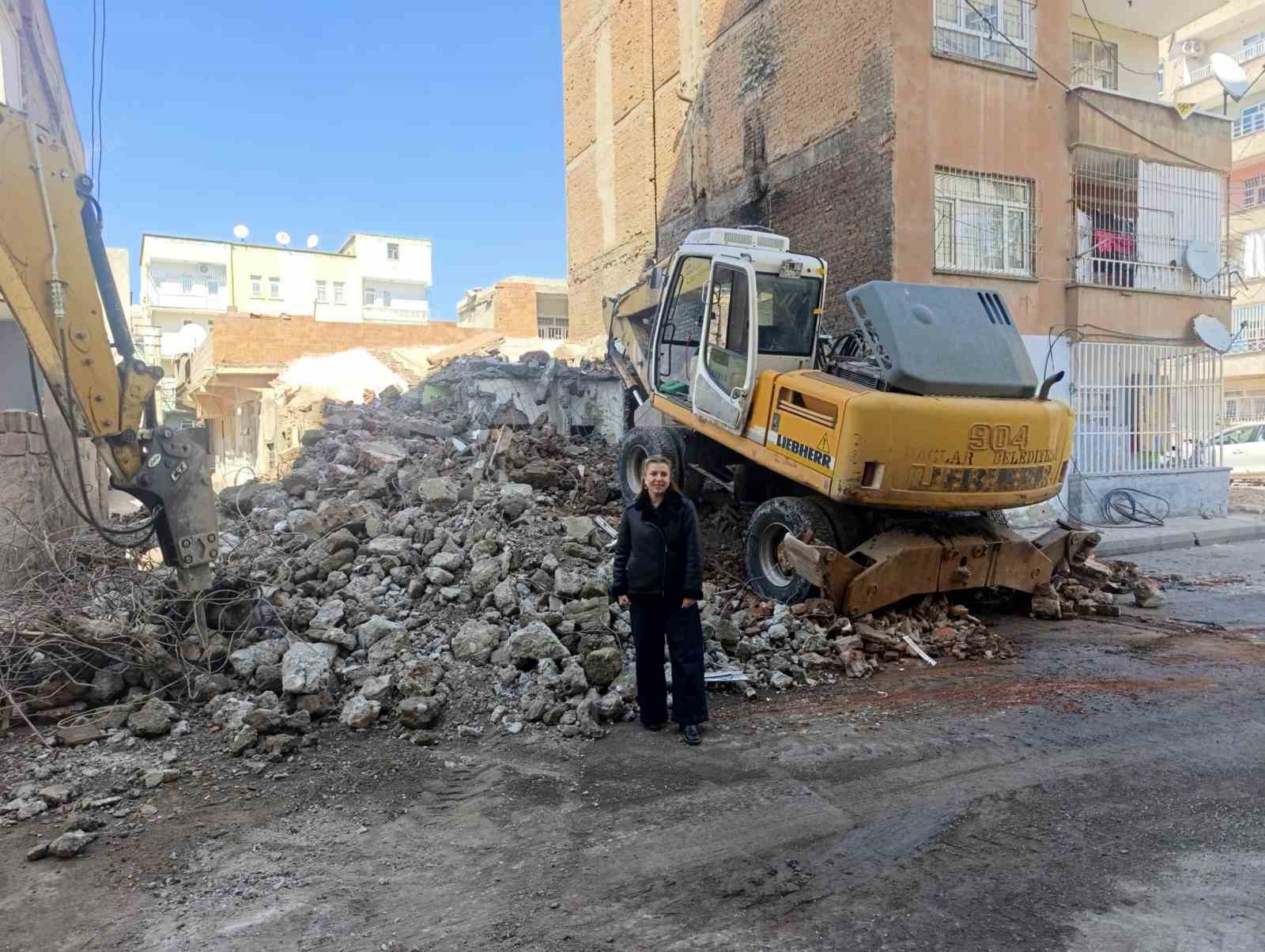 diyarbakirda tehlike sacan metruk yapilar yikiliyor 2 KqZTtLpZ