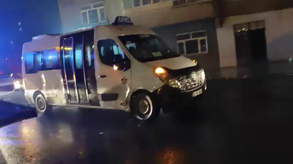 diyarbakirda ticari taksi ile yolcu minibusu carpisti 3 yarali 1 8bcC29Y9