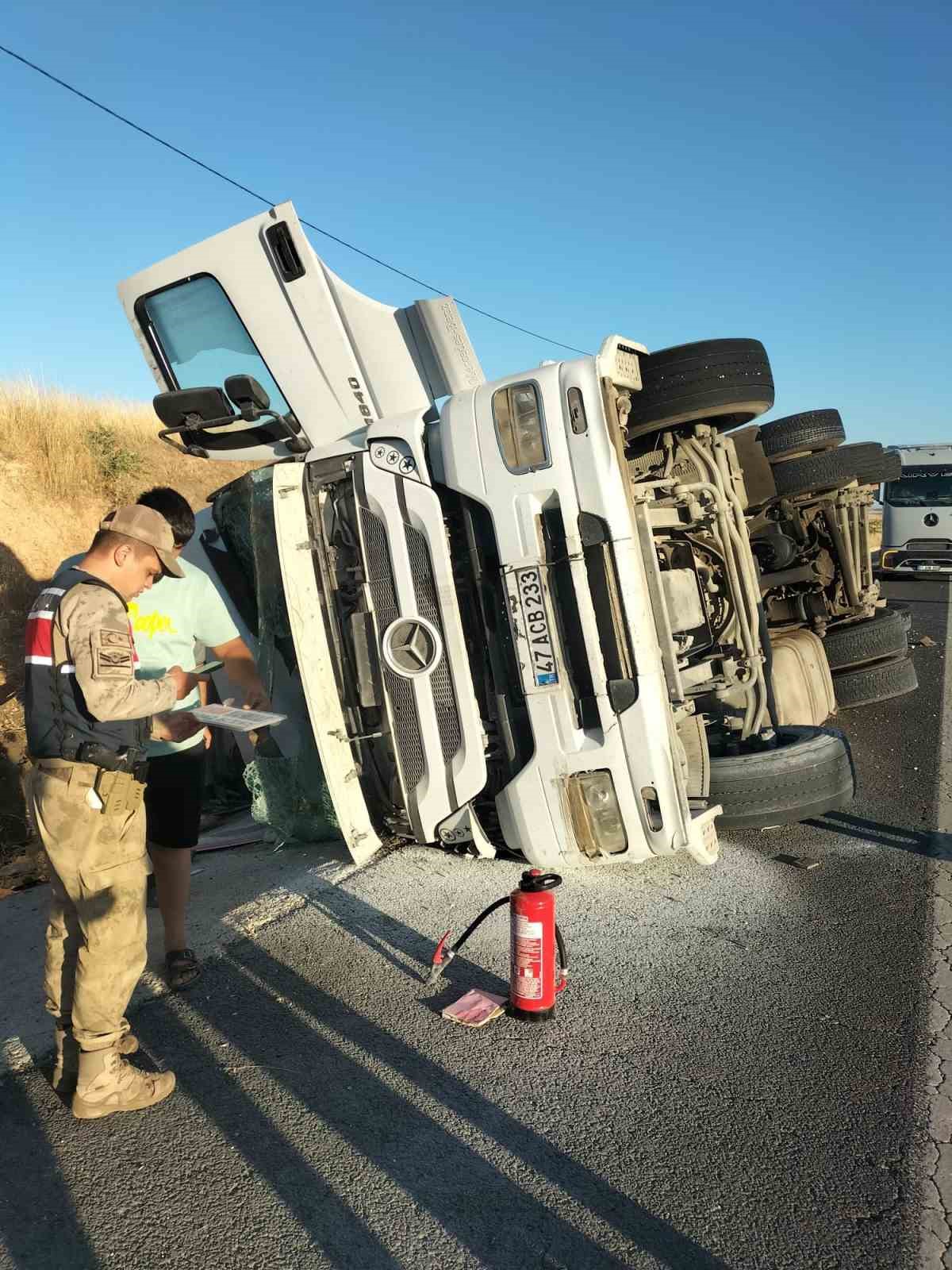 diyarbakirda tir sarampole devrildi 1 yarali 0 P6PdXgvp
