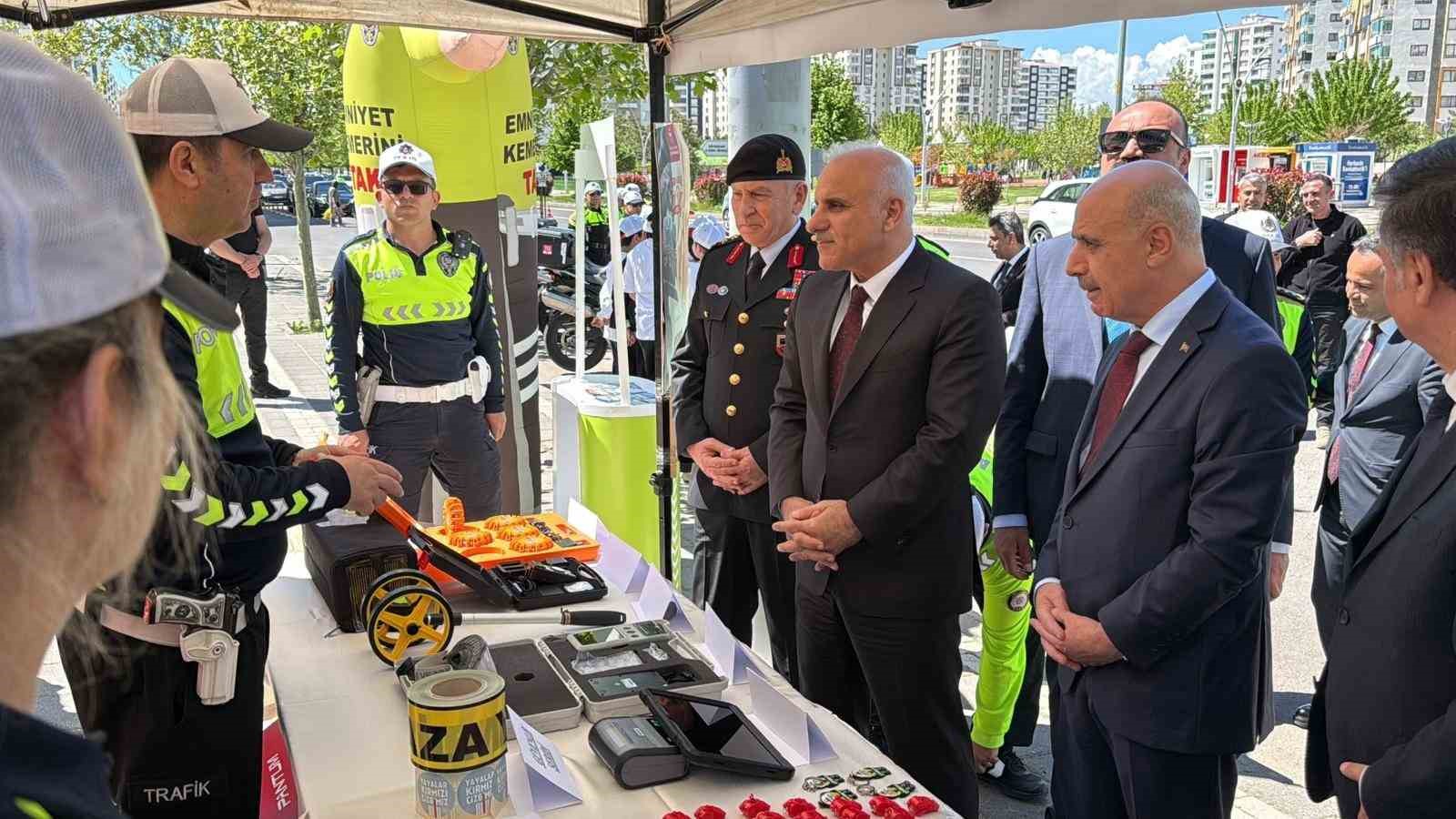 diyarbakirda trafik haftasi cesitli etkinliklerle kutlandi 3 JkS4OMIu