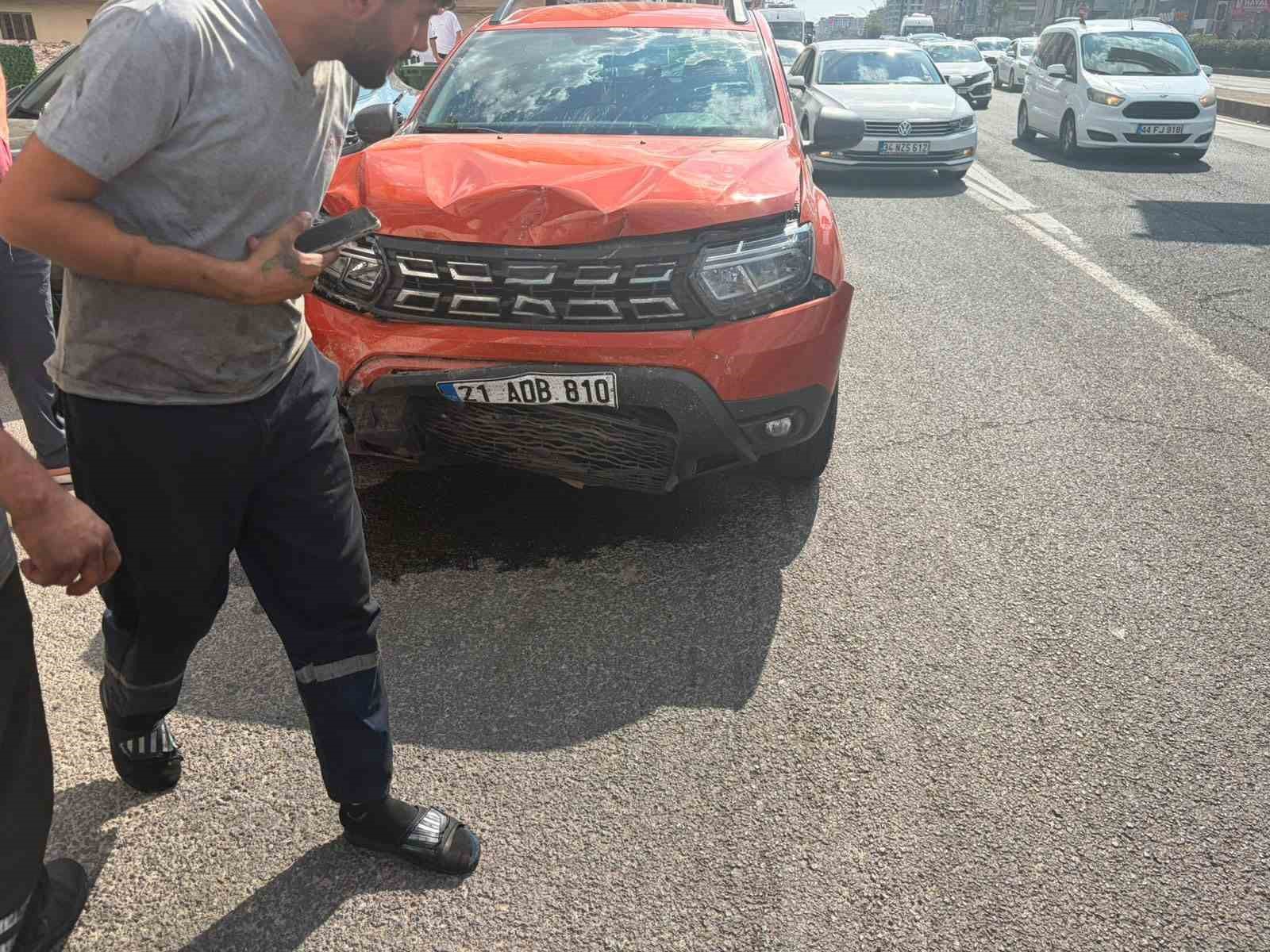 Diyarbakır’da trafik kazası: 7 aylık hamile sürücü şoka girdi 4 diyarbakirda trafik kazasi 7 aylik hamile surucu soka girdi 0 qiSmDICy