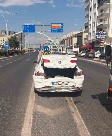 diyarbakirda-trafik-kazasi-7-aylik-hamile-surucu-soka-girdi-1PybDc7v.jpg