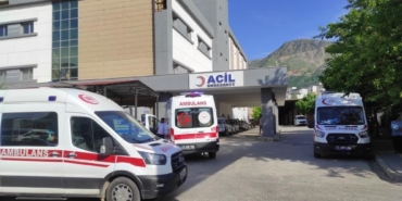 diyarbakirda-trafik-kazasi-anne-ve-oglu-hayatini-kaybetti-4-kisi-yaralandi-A57m6DeY.jpg