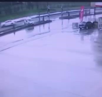 diyarbakirda trafik kazasi guvenlik kamerasina yansidi 0 mFypiv1u