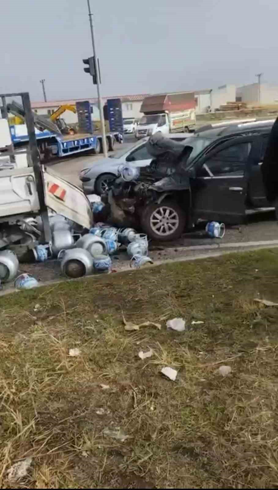 diyarbakirda tuplerin yola savruldugu kaza ucuz atlatildi 2 cOucntIq