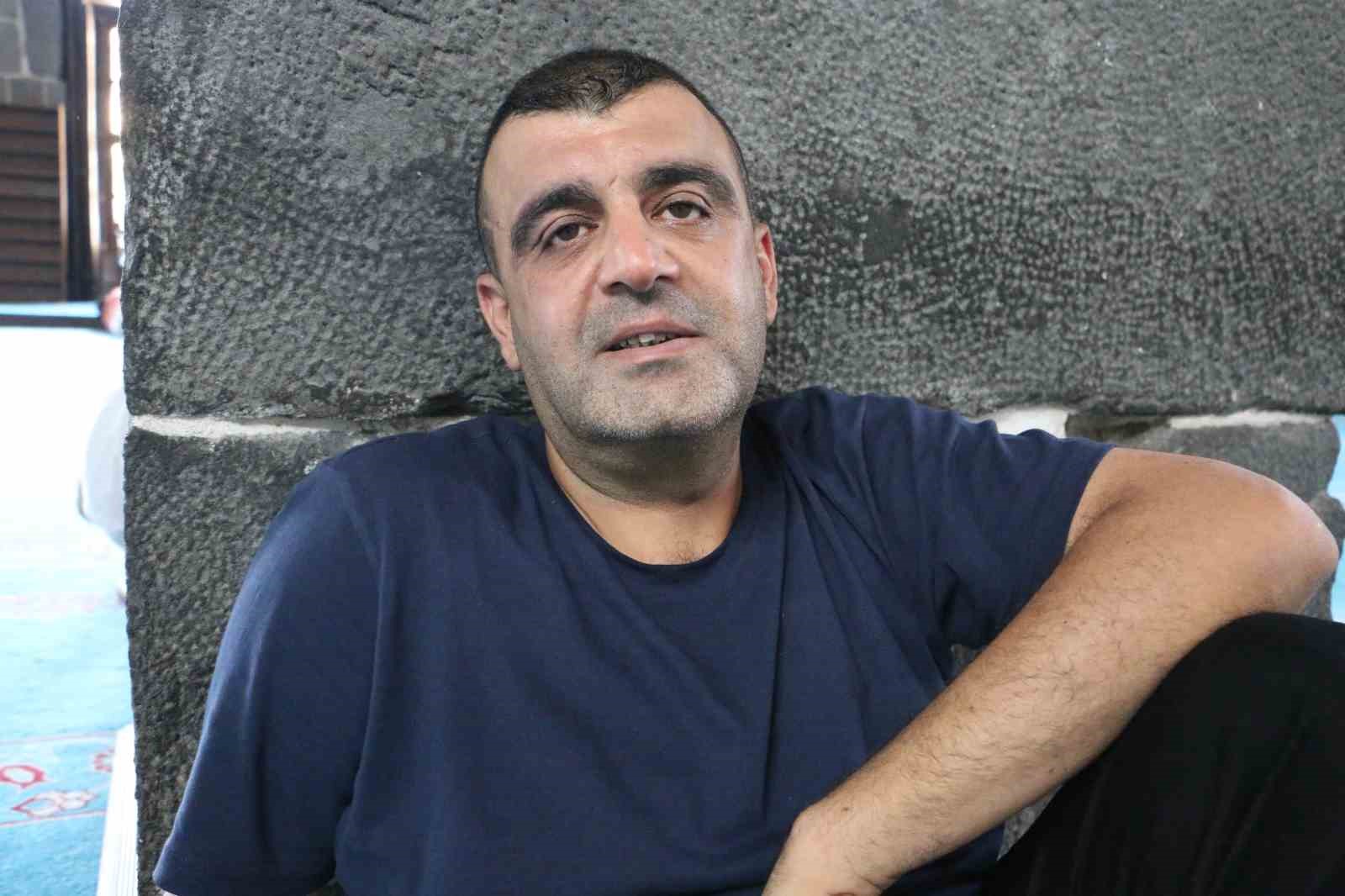 Diyarbakır’da turistler sıcak havadan korunmak için camilere sığındı 6 diyarbakirda turistler sicak havadan korunmak icin camilere sigindi 2 3wdDpLyP
