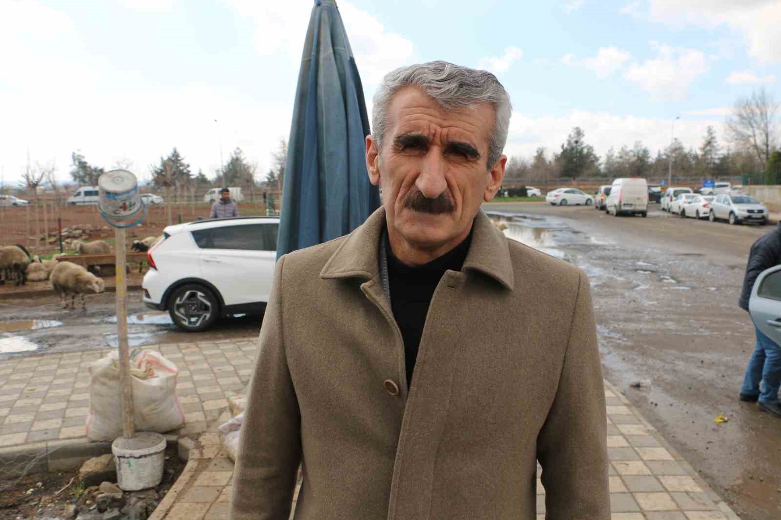 diyarbakirda vatandaslar sofralara birakacagi eti canli hayvan pazarindan almayi tercih ediyor 2 HR3qP1UO