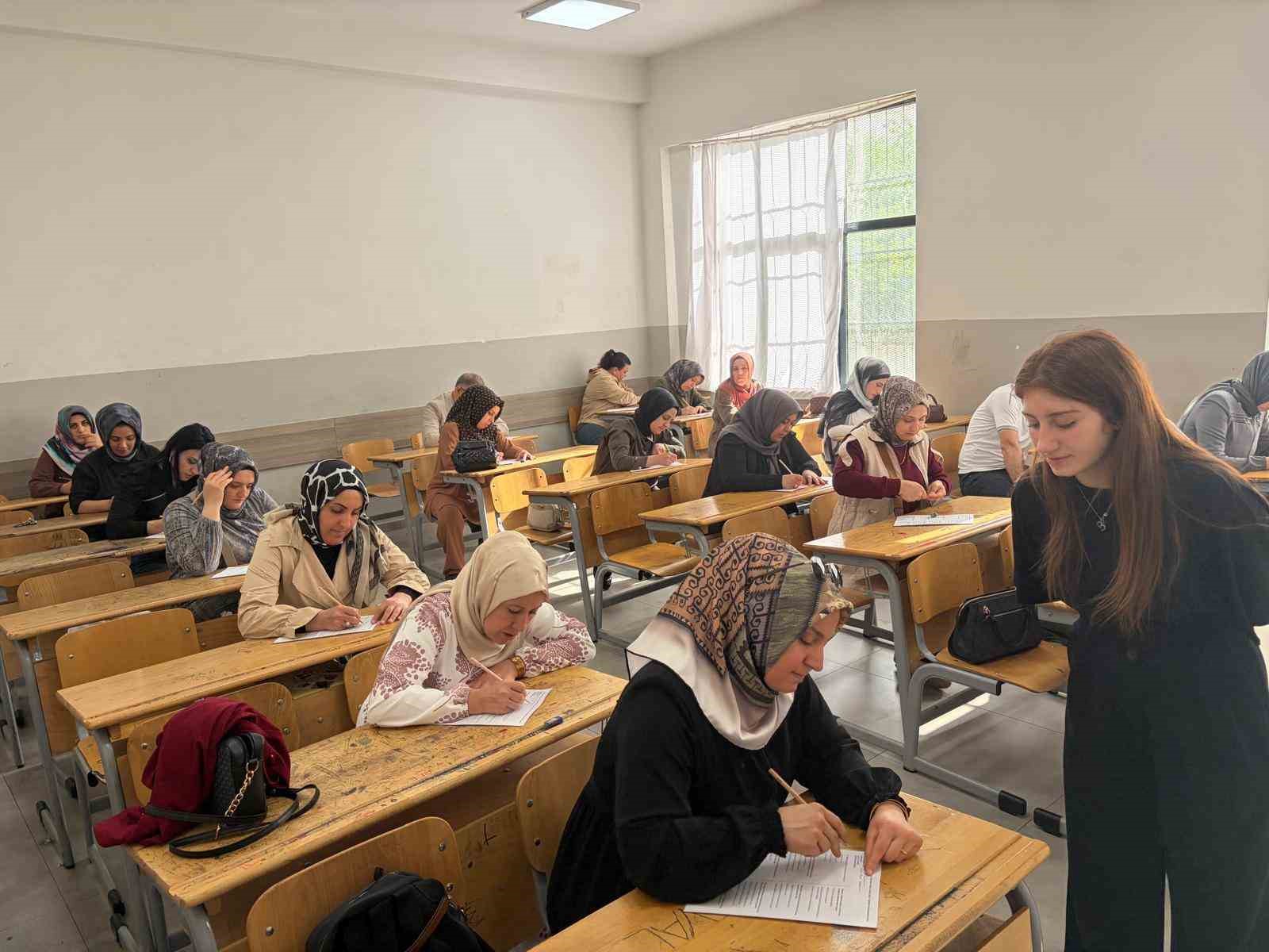 diyarbakirda veliler okuduklari kitaptan sinava tabii tutuldu 0 3NignB1N