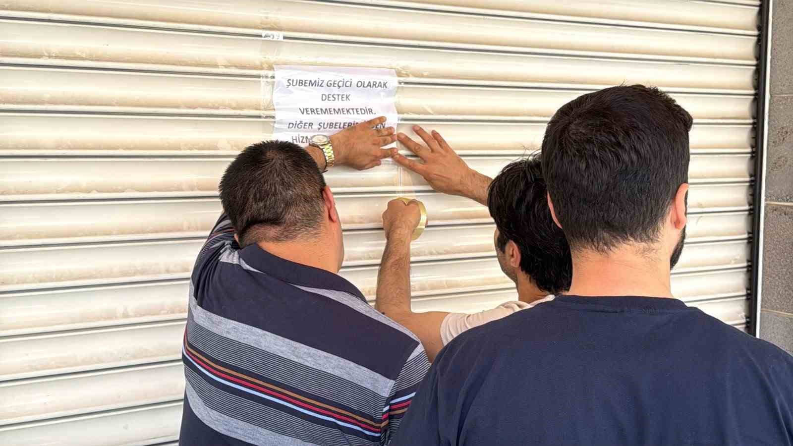 diyarbakirda yapi kredi bankasi subesine silahli saldiri 3 IvU4WyqR