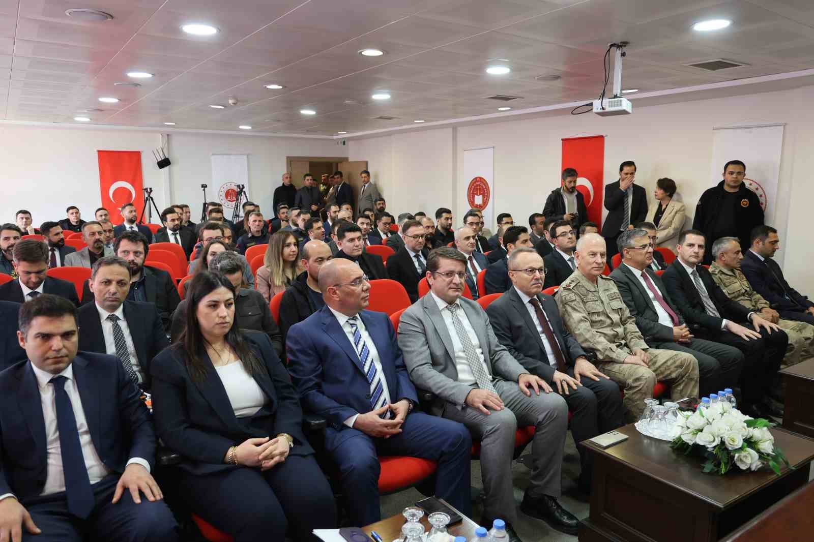 Diyarbakır’da ‘yasa dışı bahis ve sanal kumarla’ mücadelede hukuki süreç ele alındı 5 diyarbakirda yasa disi bahis ve sanal kumarla mucadelede hukuki surec ele alindi 1 bqzjiX6u