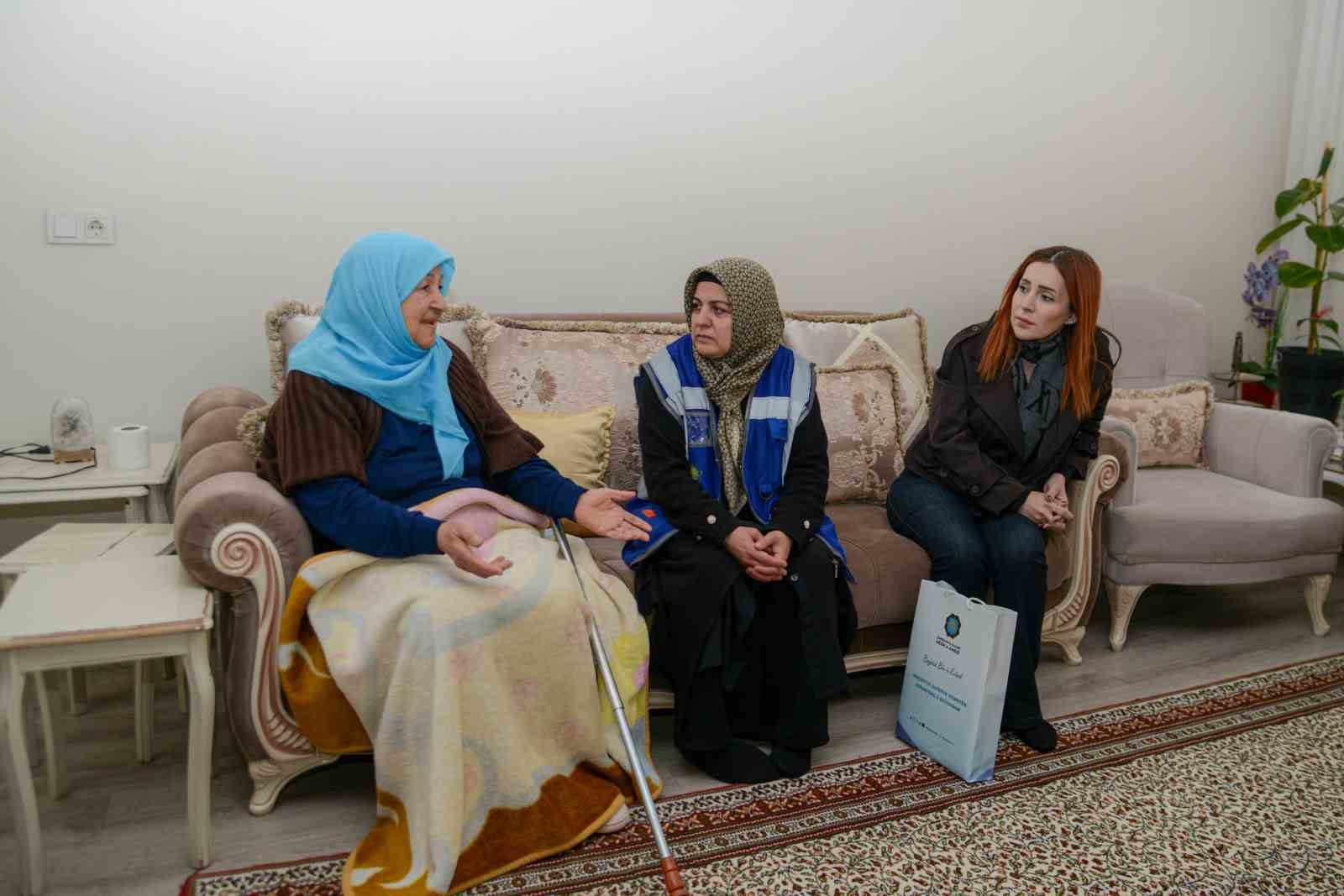 Diyarbakır’da yaşlılara dayanışma ziyareti 4 diyarbakirda yaslilara dayanisma ziyareti 0 XZnXL6DR