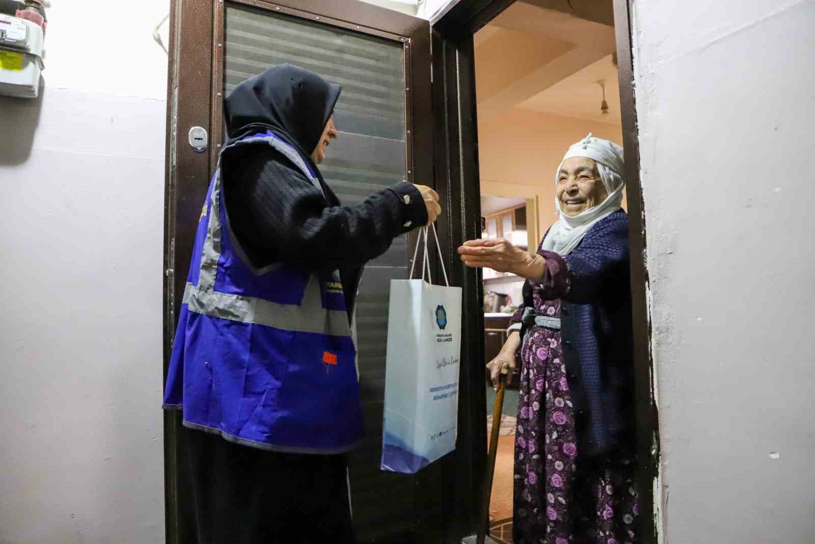 Diyarbakır’da yaşlılara dayanışma ziyareti 7 diyarbakirda yaslilara dayanisma ziyareti 3 JkraVaNk