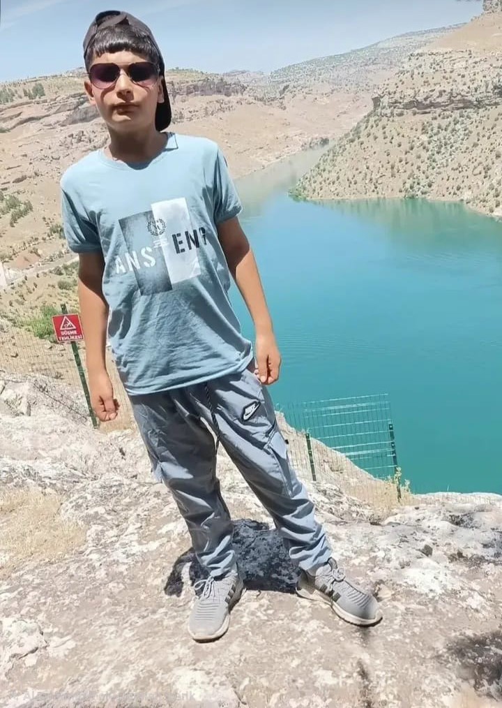 diyarbakirda yildirim carpmasi sonucu olen cocuklarin aileleri taziyeleri kabul ediyor 3 n7fYuSa9