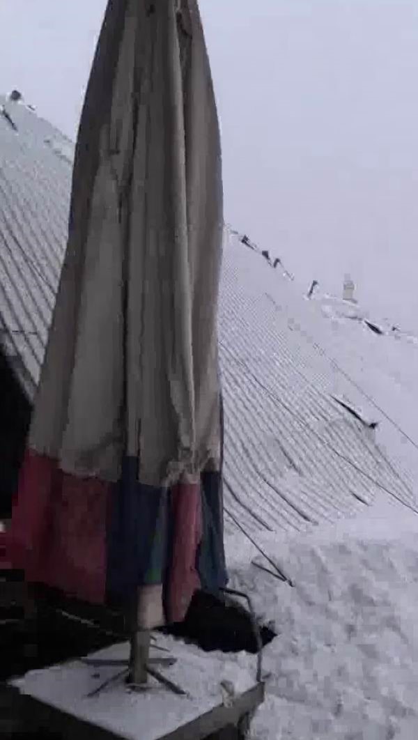 diyarbakirda yogun kar catilari devirdi 1 zSMQqlY5