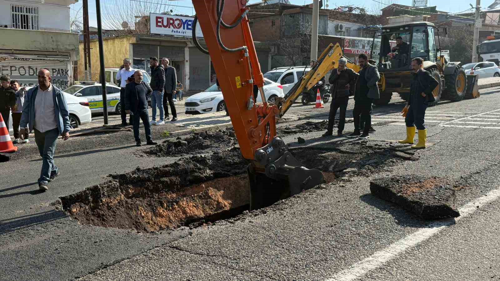 diyarbakirda yol coktu facianin esiginden donuldu 2 TZ5rysyv