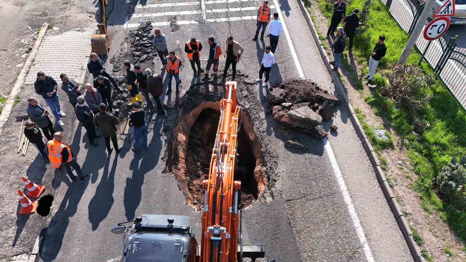 diyarbakirda yol coktu facianin esiginden donuldu 4 Z6si2Hsv