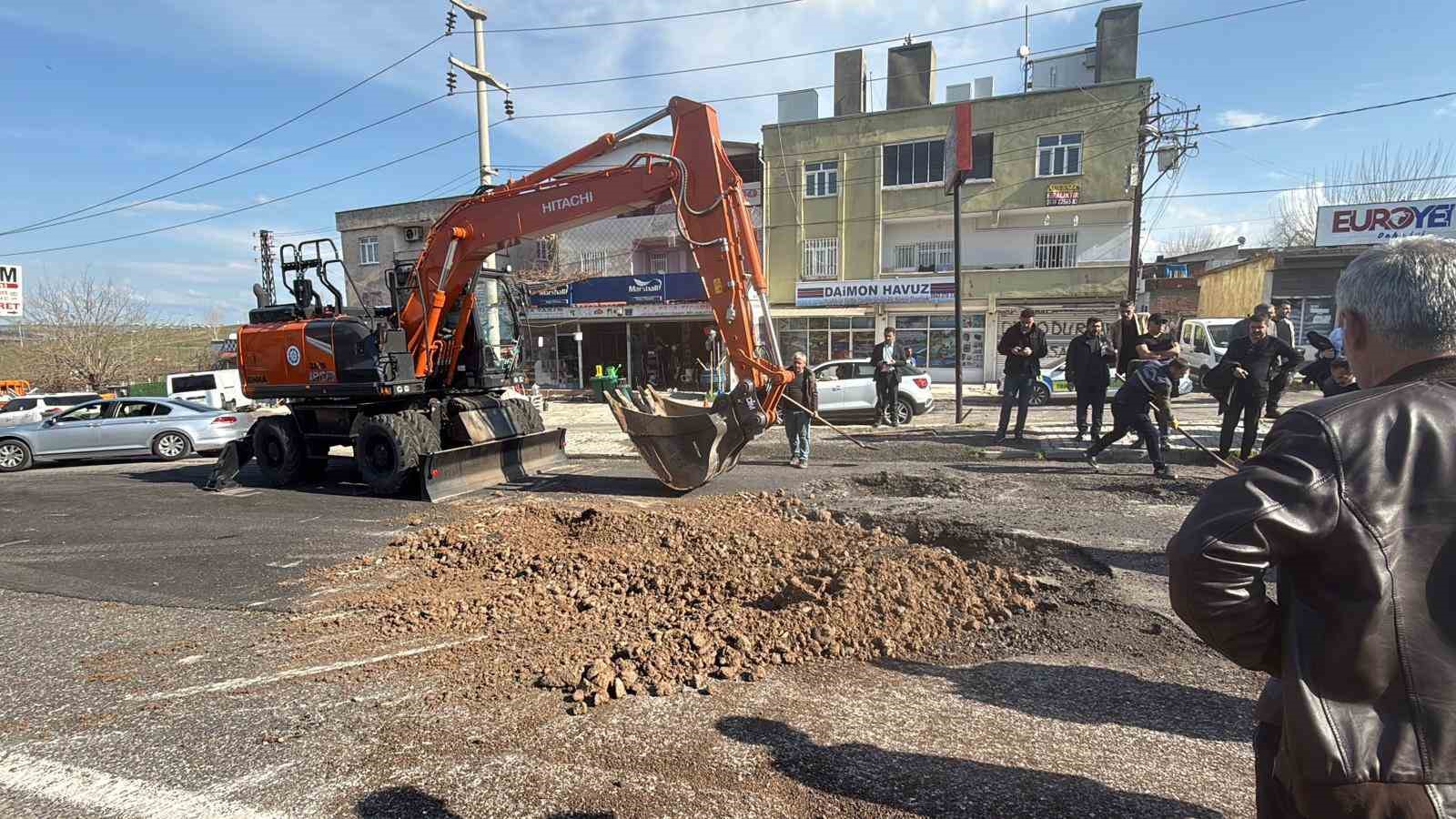 diyarbakirda yol coktu facianin esiginden donuldu 6 ZAXbtWKi