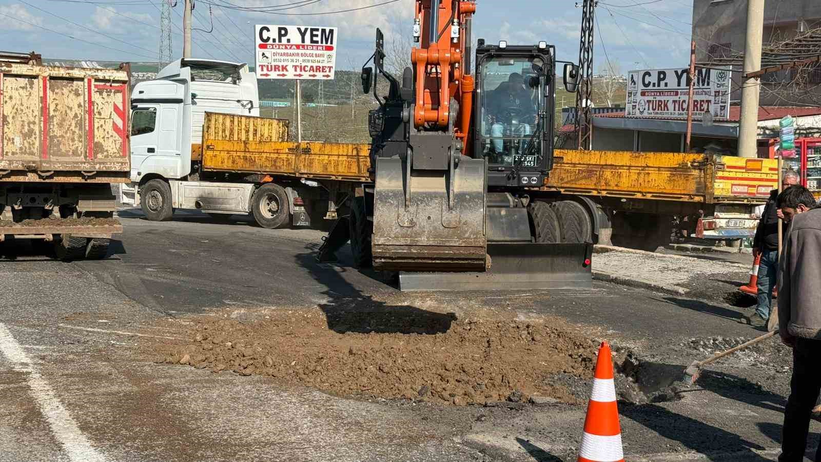 diyarbakirda yol coktu facianin esiginden donuldu 7 4v3RZI6G