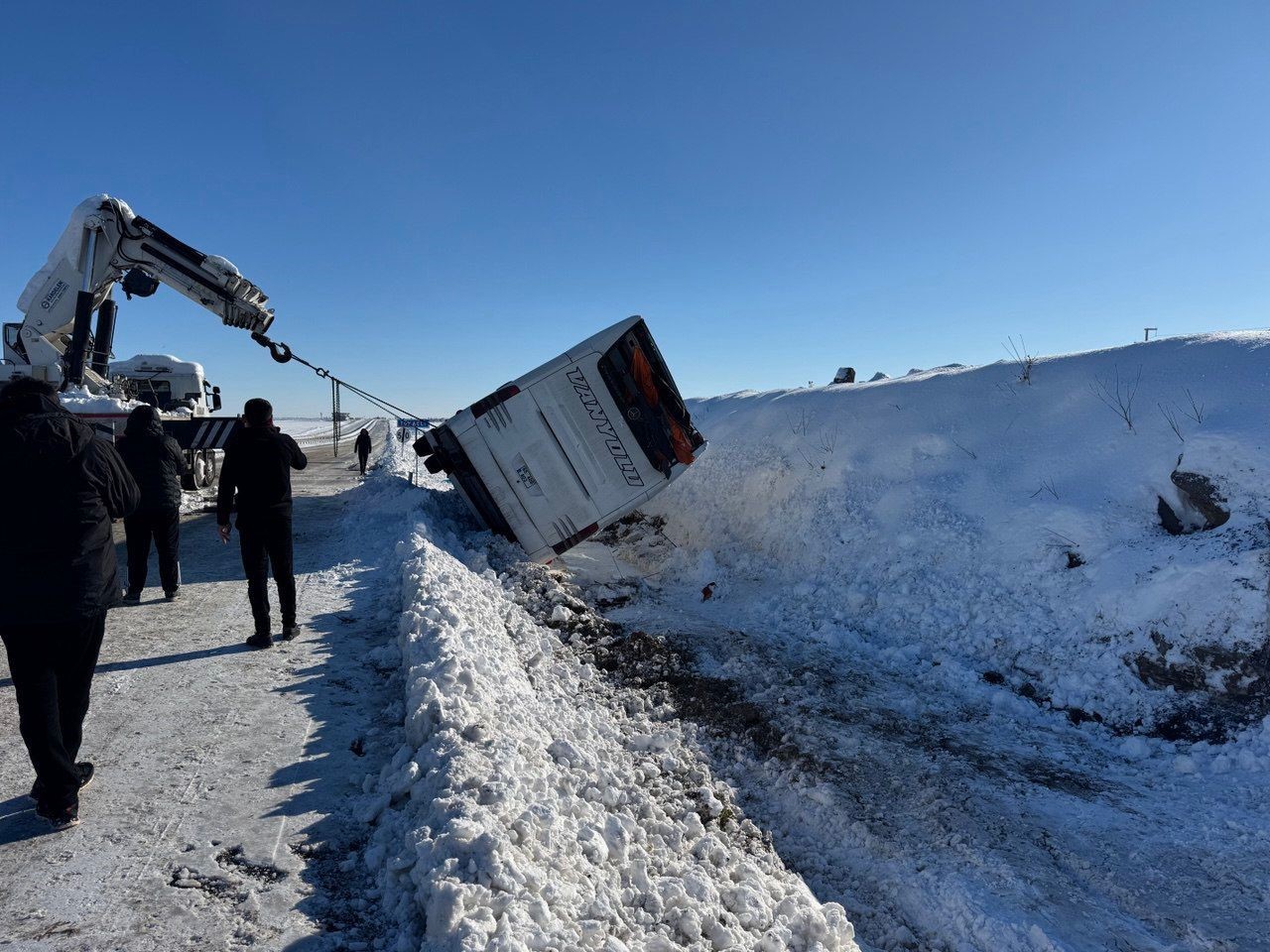 diyarbakirda yolcu otobusu devrildi 6 yarali 1 OK43dPzG