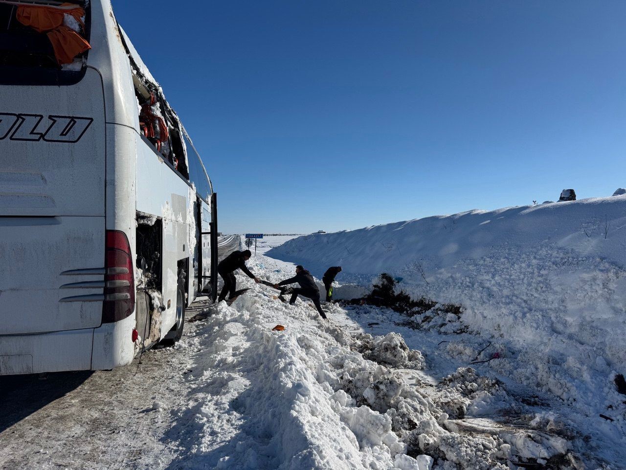 diyarbakirda yolcu otobusu devrildi 6 yarali 2 2Ti5m4pT