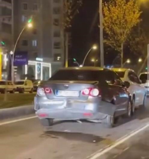 diyarbakirda zincirleme kaza 2 yarali 0 15AVY3im