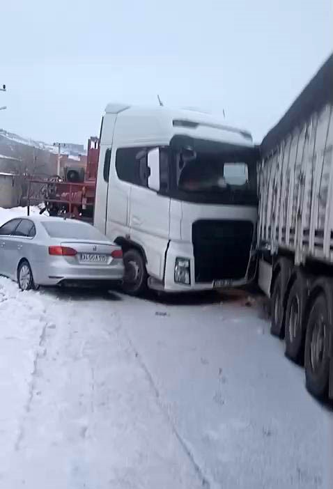 diyarbakirda zincirleme kaza 2 yarali 2 R2uVcMc5