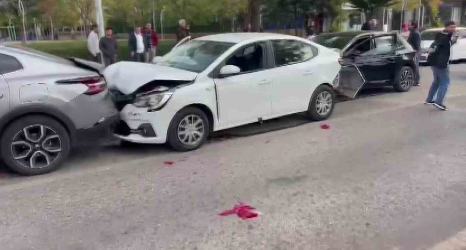 diyarbakirda zincirleme kaza 4 yarali 0 QWuJKP4n