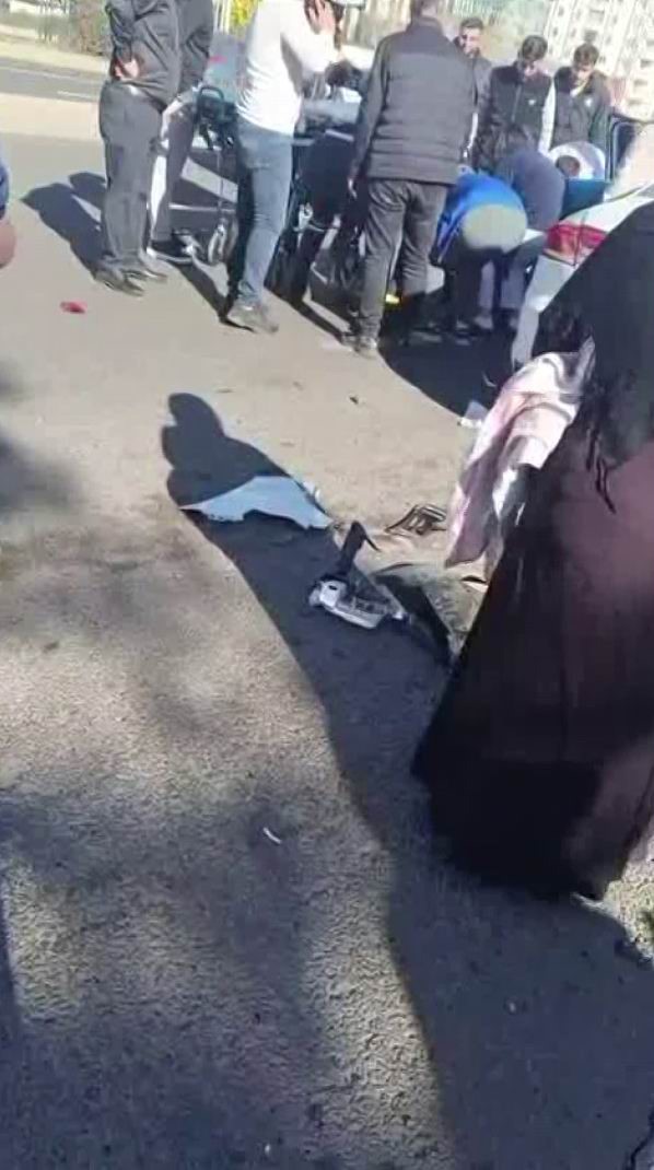 Diyarbakır’da zincirleme kaza: 4 yaralı 5 diyarbakirda zincirleme kaza 4 yarali 1 kJzgWGUW