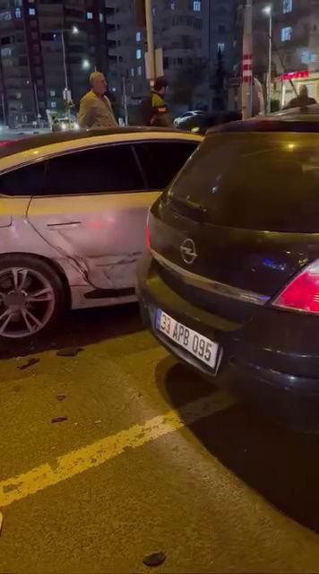 diyarbakirda zincirleme trafik kazasi 3 yarali 2 vWMvcHtC