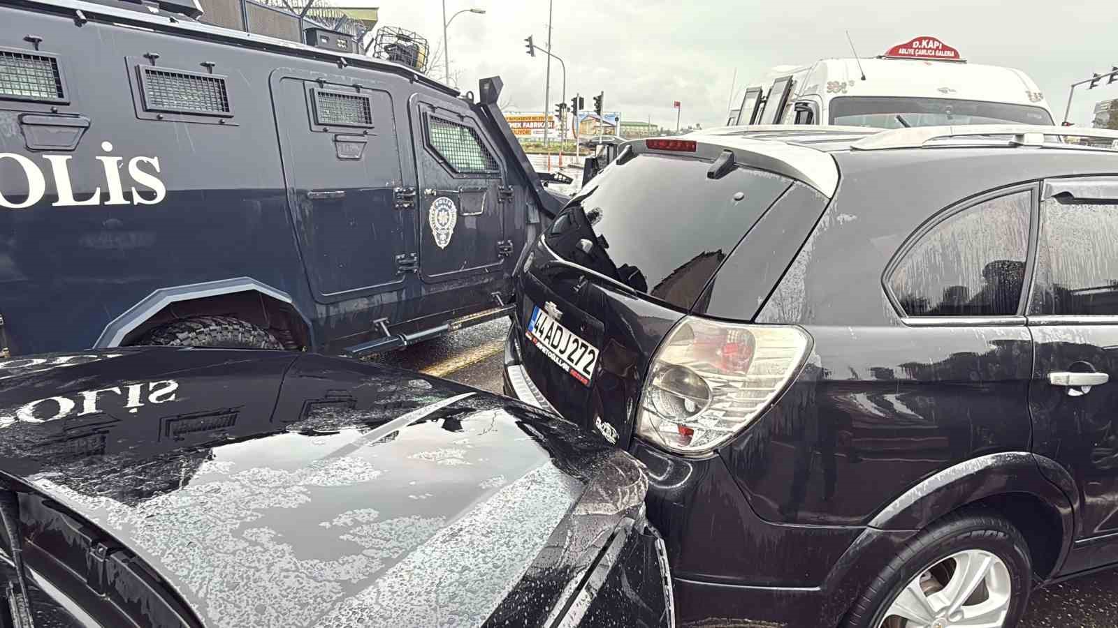 diyarbakirda zincirleme trafik kazasi 4 yarali 1 WYk3glmV