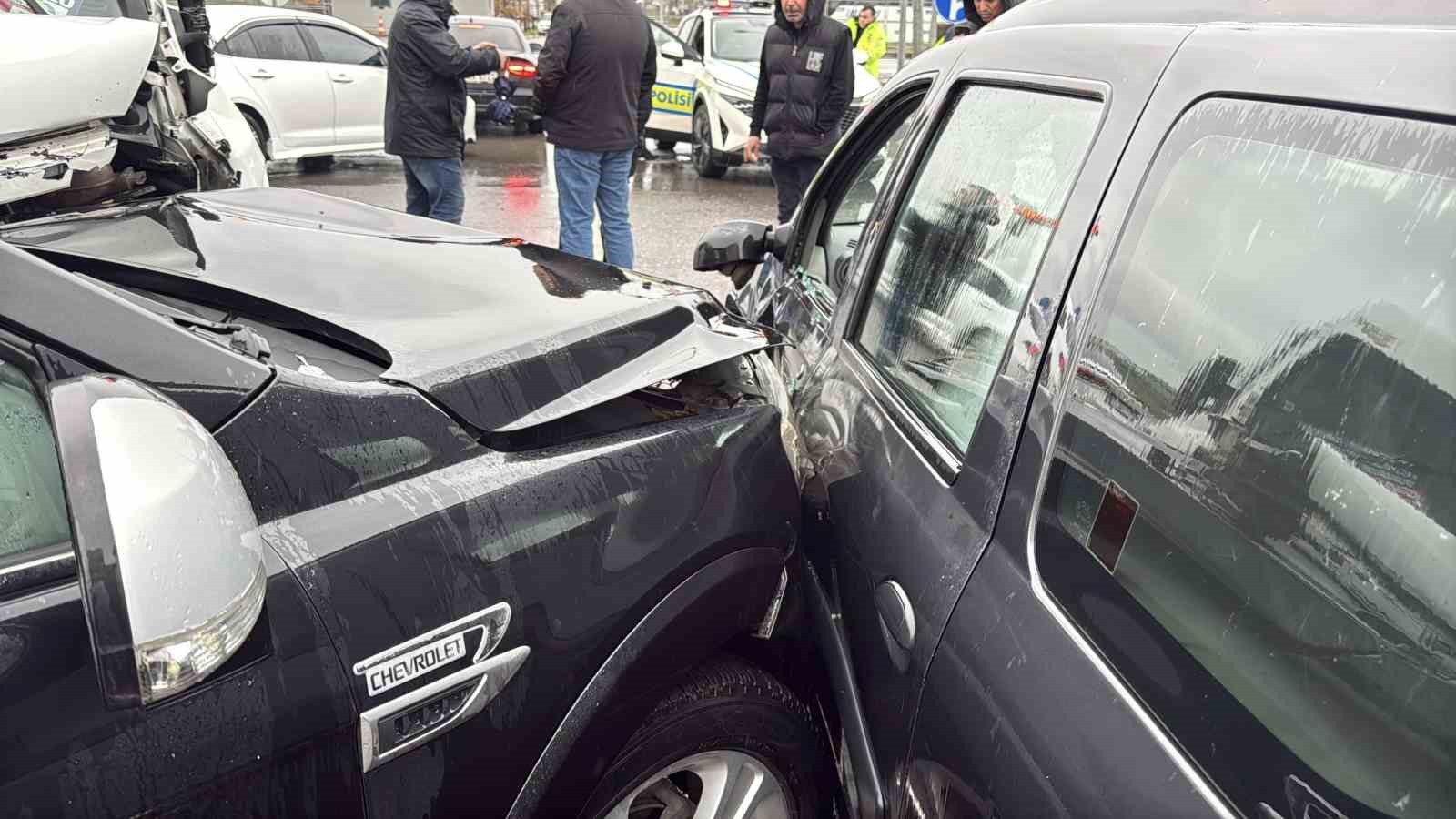 diyarbakirda zincirleme trafik kazasi 4 yarali 2 MMdiJUUn