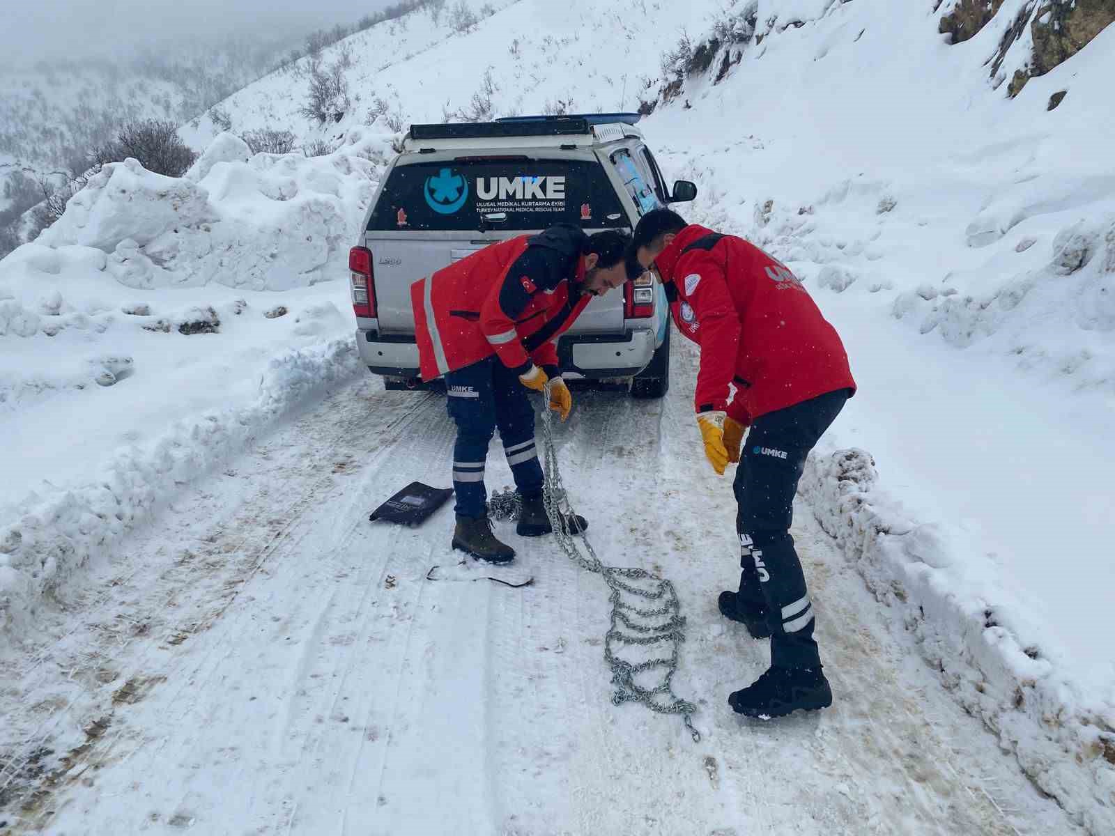 diyarbakirda zorlu kis sartlarinda saglik seferberligi kapali yollarda umke ve 112den zamanla yaris 1 jZgg6tnh