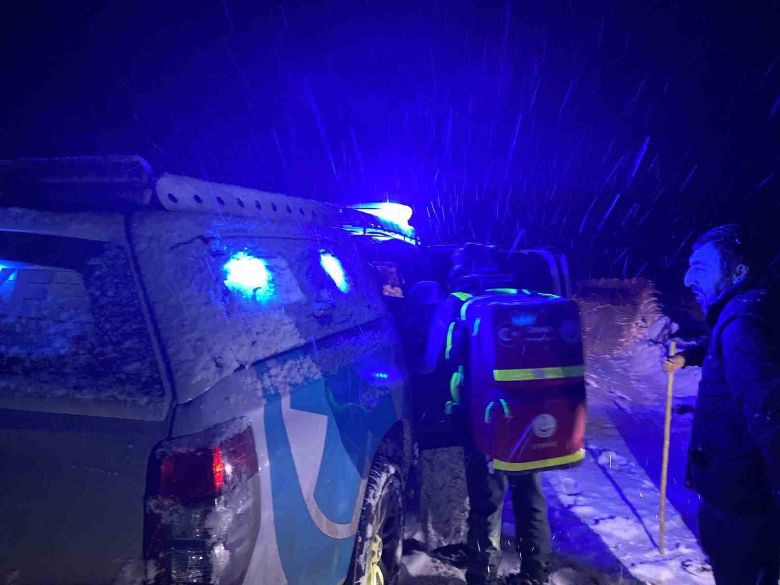 diyarbakirda zorlu kis sartlarinda saglik seferberligi kapali yollarda umke ve 112den zamanla yaris 2 IZpGdukG
