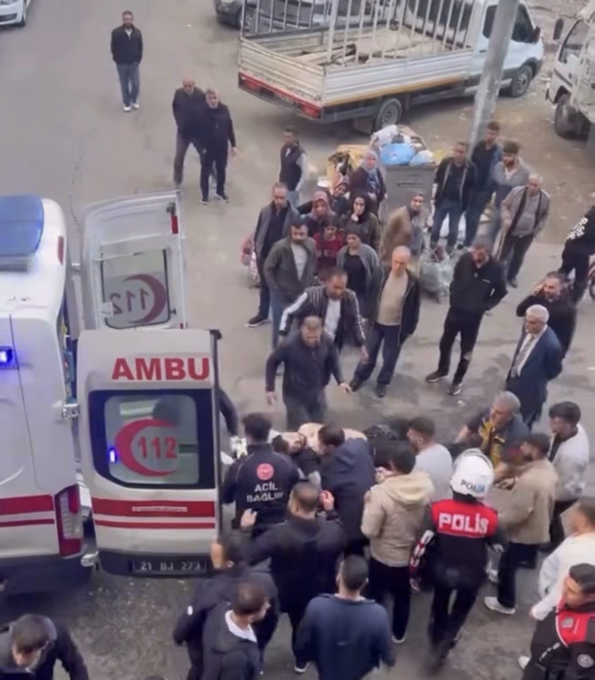 Diyarbakır’daki cinayetin şüphelileri saklandıkları metruk yapıda yakalandı 4 diyarbakirdaki cinayetin suphelileri saklandiklari metruk yapida yakalandi 0 c4PnMeMe