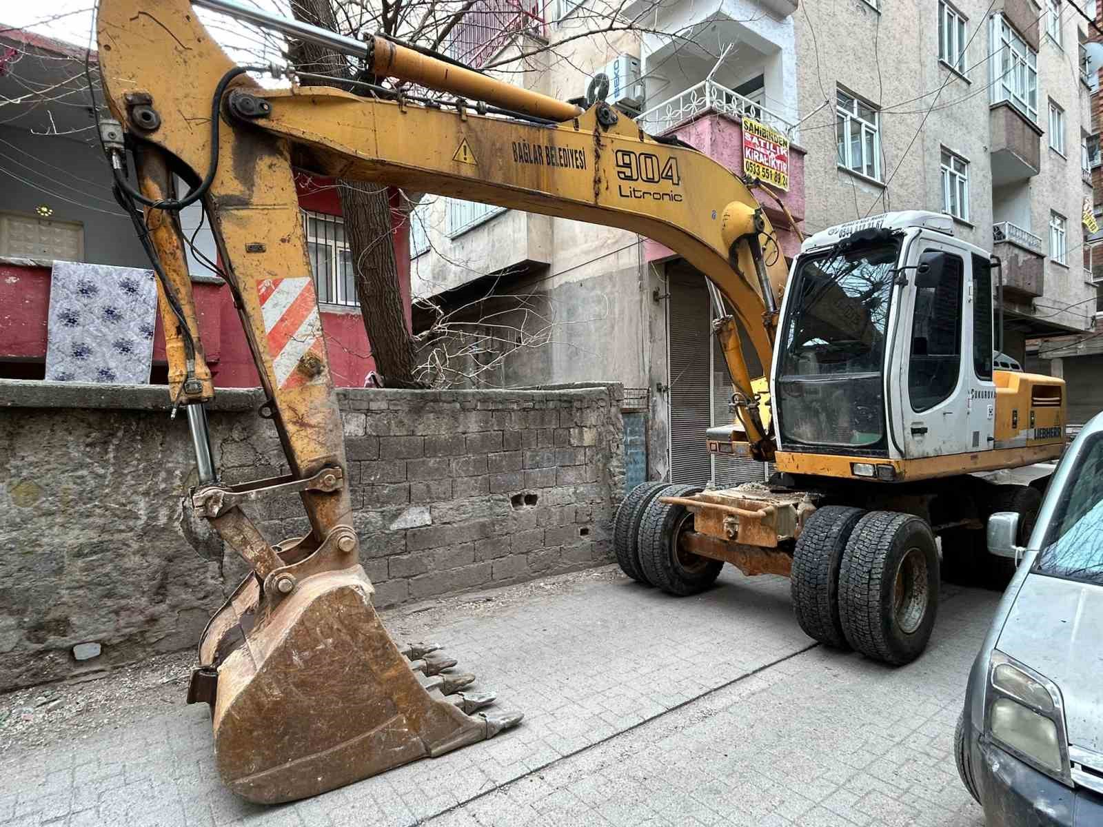 diyarbakirdaki metruk binalarin yikimina devam ediliyor 1