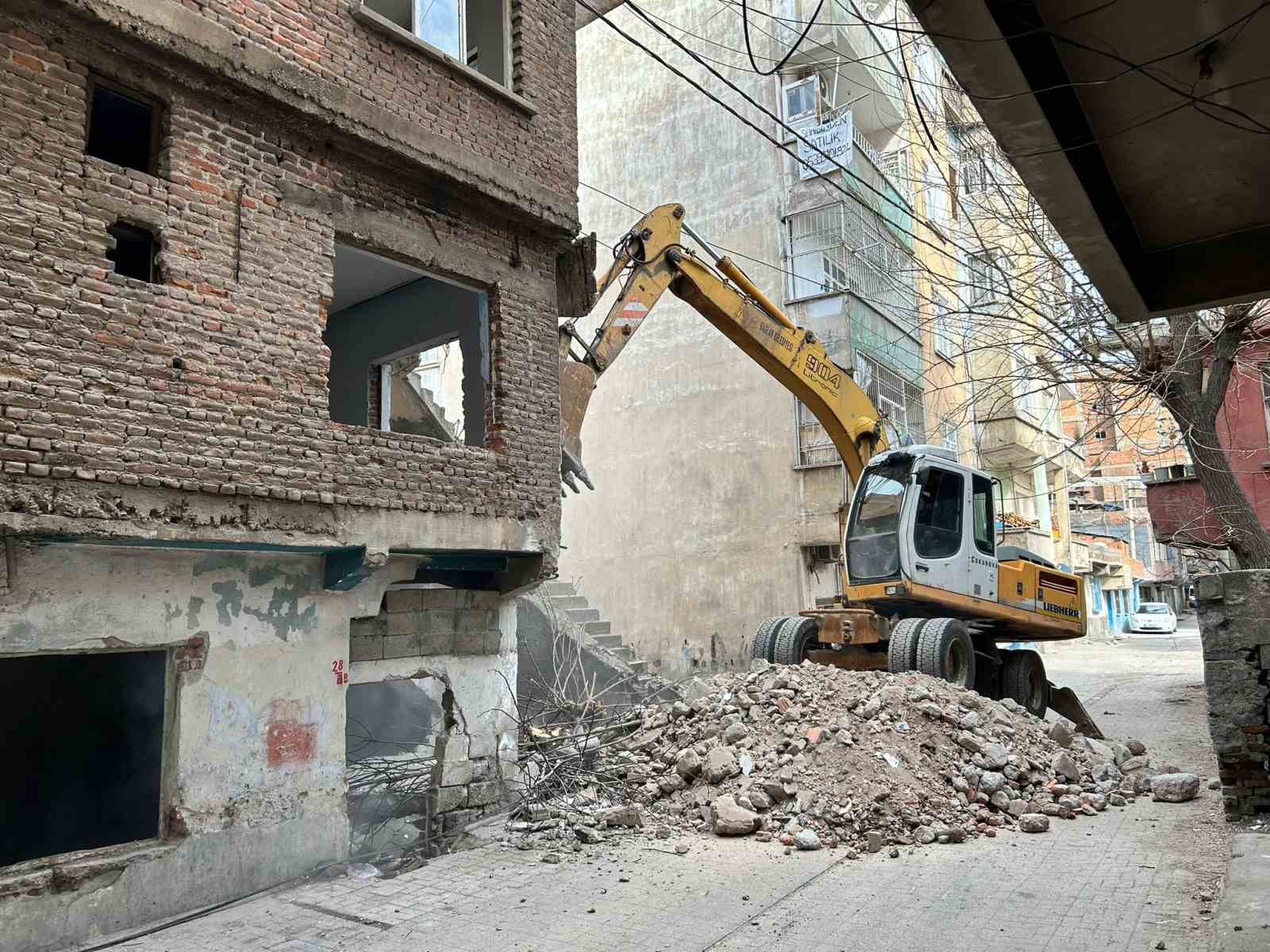 diyarbakirdaki metruk binalarin yikimina devam ediliyor 3